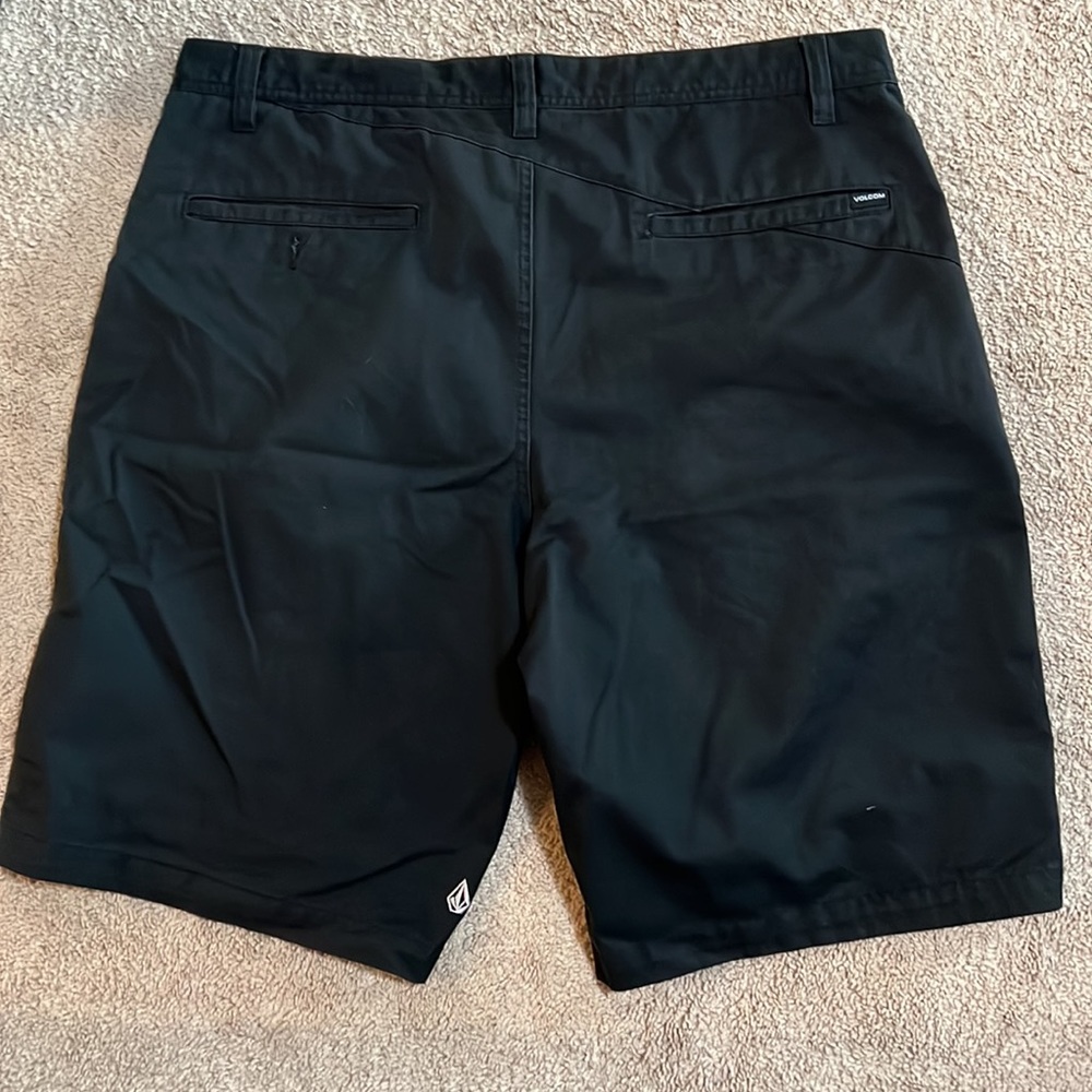 Volcom shorts - Picture 3 of 4